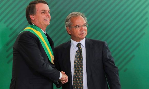80470740_Brazils-new-President-Jair-Bolsonaro--paulo guedes rindo