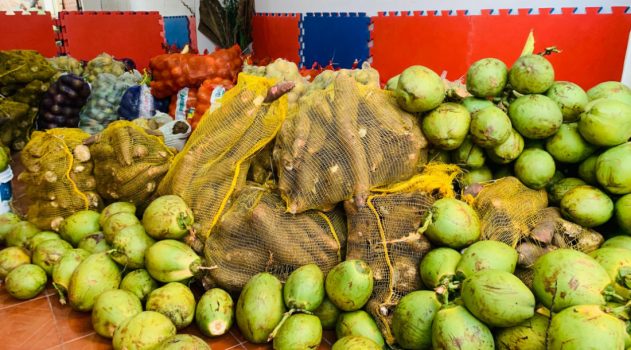 ALIMENTOS, COCO, MACAXEIRA, BATATA