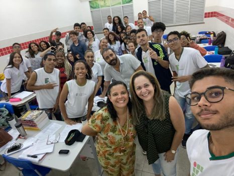 ALUNOS EM SALA DE AULA DO IFS 2 ALUNOS EM SALA DE AULA DO IFS 2