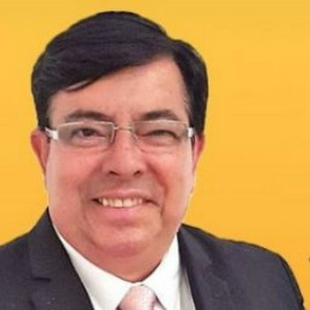 ANDRÉ BARROS SORRINDO