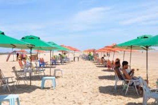 BANHISTAS NA PRAIA DA ATALAIA
