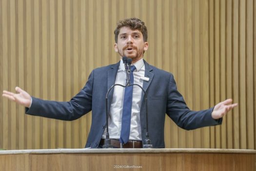 BRENO GARIBALDE DISCURSANDO EM NA CMA