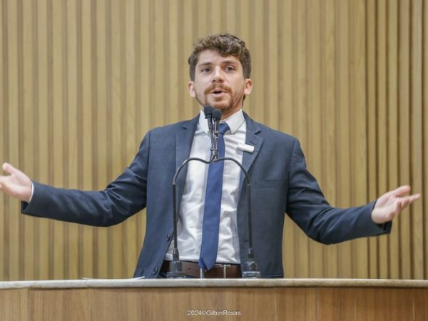 BRENO GARIBALDE DISCURSANDO EM NA CMA