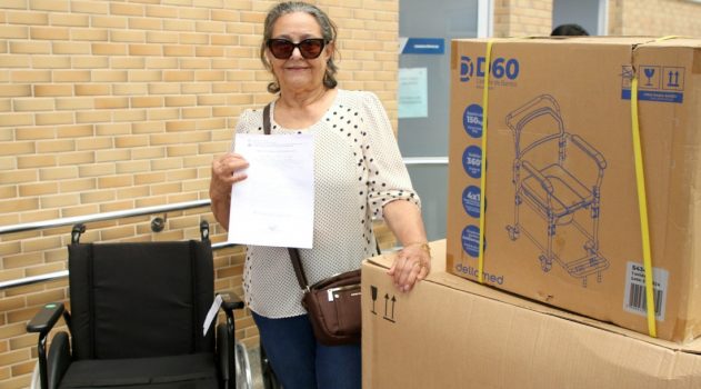 CADEIRA DE RODAS ENTREGUE PELO GOVERNO