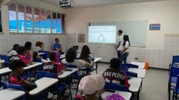 COLÉGIO DE APLICAÇÃO SALA DE AULA 7 DE OUTUBRO 25