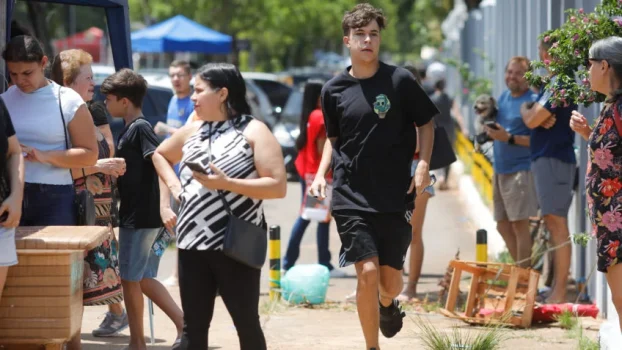 ENEMCandidatos-Inep-ENEM-Prova-Exame-4-848x477CORRENDO PARA NÃO PERDER PROVA