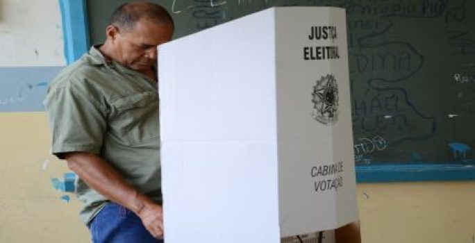 Eleitor votando-1