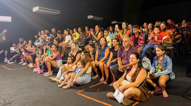 Famílias se despedem das atrações culturais da Vila da Criança—-27 de outubro 25 Famílias se despedem das atrações culturais da Vila da Criança----27 de outubro 25