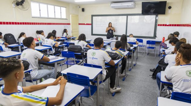 Governo do Estado e Fundação Getúlio Vargas premiarão estudantes da 3º série do Ensino Médio—–23 de outubro 25 Governo do Estado e Fundação Getúlio Vargas premiarão estudantes da 3º série do Ensino Médio-----23 de outubro 25