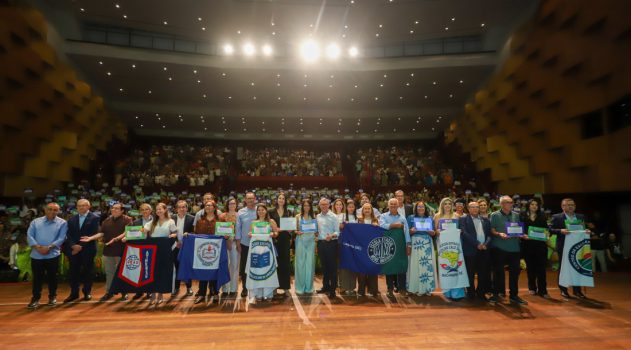 Governo do Estado entrega R$ 32 milhões do Prêmio Educação Nota 10 a professores e servidores----14 de outubro 25