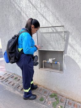 LEITEURISTA-content_colaboradora_jaiane_lima_executando_leitura_em_padrao_externo