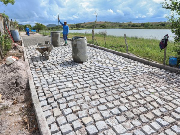 Moradores de Canhoba aprovam obras de infraestrutura do Governo de Sergipe----24 de outubro 25
