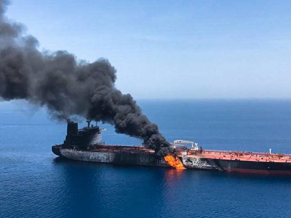 PETROLEIRO ATACADO NO ESTREITO DE ORMUZ