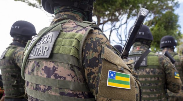 POLICIAIS GARANTEM SEGURANÇA