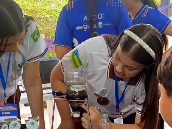 Projetos científicos de estudantes da rede pública estadual se destacam em competição de experimentos químicos----28 de outubro 25