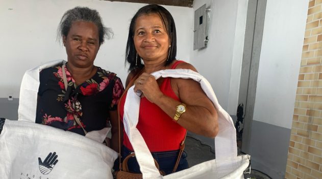 Seasic entrega sacos de colheita para beneficiários do programa Mão Amiga Laranja em Santa Luzia do Itanhy----21 de outubro 25