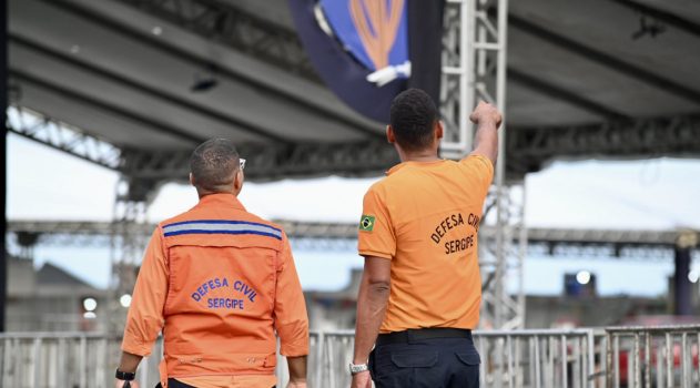 TÉCNICOS AVALIAM ESTRAGOS DOS VENTOS NO ARRAIÁ DO POVO EM 14 DE JUNHO 25