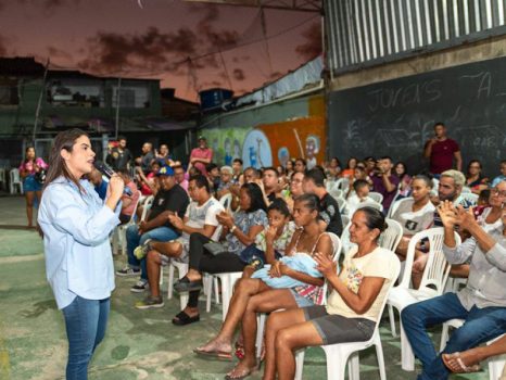 UTF-8''Yandra Moura apresenta projetos e fala sobre inclusão em encontro com moradores de Aracaju (1)