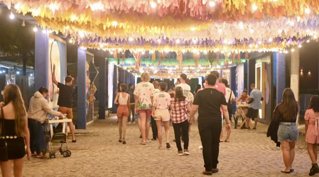 VILA DO FORRÓ-TURISTAS PASSEIAM DIA 23-6-2025