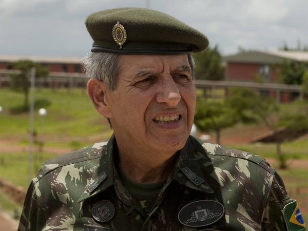 augusto heleno fardado