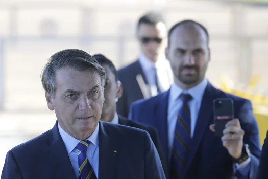 bolsonaro e eduardobolsonaro atrás bolsonaro e eduardobolsonaro atrás
