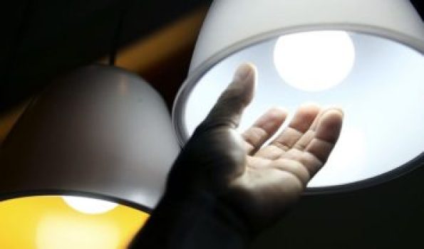 Brasília - O consumo de energia elétrica no país fechou os primeiros três meses do ano com queda acumulada de 4,2% em relação ao mesmo período do ano passado (Marcelo Camargo/Agência Brasil)