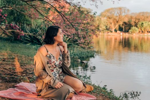 moça descansa no ibirapuera