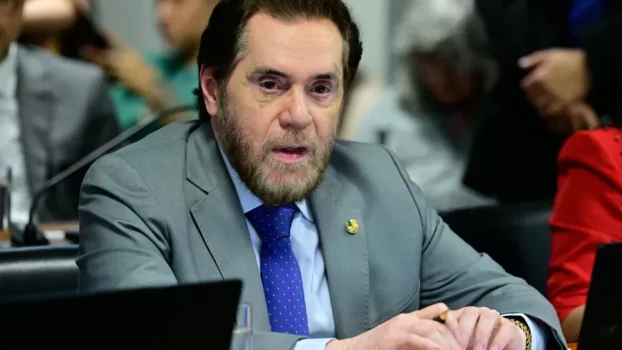 senador-plinio-valerio-discutiu-com-ministra-marina-silva-durante-sessao-da-comissao-de-infraestrutura-do-senado-1748365812535_v2_900x506.jpg