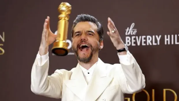 wagner-moura-foto-chris-torres-efe-660x372.jpg-globo entre as mãos